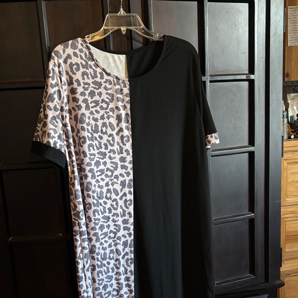 Black and Leopard Print Half-Sleeve maxi dress has slit on both sides